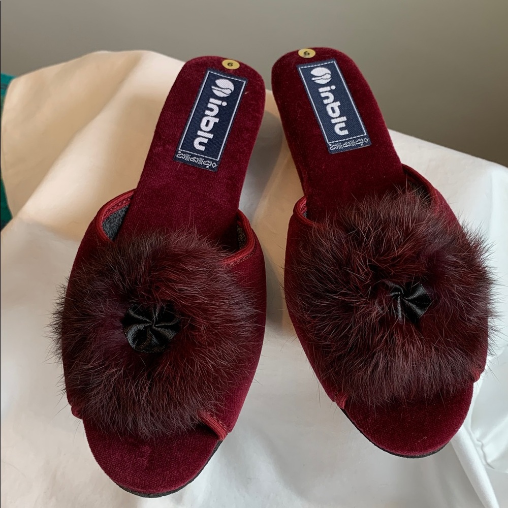 Inblu Burgundy Velvet Slippers with Fur Pom